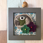 ウロコインコの刺繍ブローチ