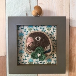 ボタンインコの刺繍ブローチ