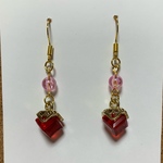ガラスキューブチャーム(レッド)とビーズのイヤリング ｏｒ ピアス
