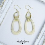 ベージュしずくフープピアス・イヤリング