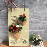  🌼粘土の花・ハート♡バスケットに咲いた可愛いミニ苺の壁掛け♪ピン📌付き【33㎝】