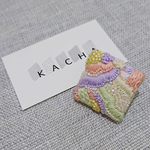 ランダム刺繍のヘアゴム、ときどきブローチ No.2
