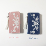 【iphone8/7/6/6S/SE2】♥ シンプル フラワー 刺繍 イニシャル 選べる ミラー&タッセル ピンク