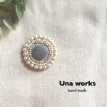 ビーズ刺繍のブローチ