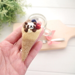 【受注制作】羊毛フェルト　小さなパンダさんが潜むチョコクリームクレープ