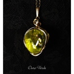 目標を達成するよう導く変容・変革の石オウロヴェルデクォーツペンダントトップ◇