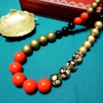 着物風花柄ビーズと赤×黒×金の和風ネックレス