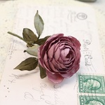 布花　カップ咲薔薇のブローチ