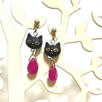 黒猫とワインカラージェード ピアス