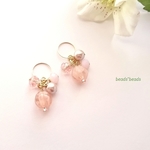 桜色 アクリルビーズの イヤリング  ピアス