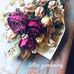 薔薇とニゲラのフレンチスワッグ