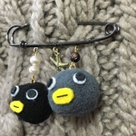 謎な生物ブローチ クリクリさんの方