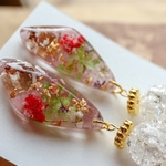 桜色☆大人ピンク×クラックビーズのフラワーピアス、イヤリング