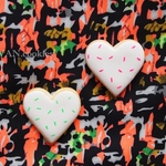 ハート×蛍光スプレー　Icing cookie brooch 