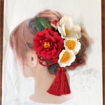 販売再開！華やか和モダン＊紅椿&白椿の髪飾り＊ 椿4輪  赤タッセル付き