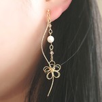 揺れる♪ワイヤーフラワーのノンホールピアス