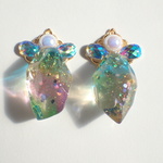 異国の虹色鉱石のピアスor イヤリング🌼 レジン  鉱石レジン 