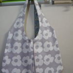 シックな大ぶり花柄のリバーシブルショッピングバッグ