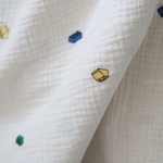 ブロック刺繍の3重ガーゼ（ブロックカラーがブルー系）