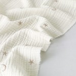 月と星の大きめ刺繍の3重ガーゼ