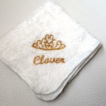 名入れ刺繍入り ハンカチ タオル（ゴールド・ティアラ）