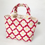 プロバンス風フラワーのポーチ    マゼンタ    マチつき巾着ポーチ    サニタリーポーチ