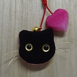 ちりめん根付け　ねこ  (黒猫&ハート) 