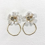 アクリルフラワーと変形フープピアス