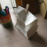 紙袋みたいな小物入れ。白生地で糸はベージュ。3