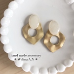 シェルとマットゴールド ピアス/イヤリング 