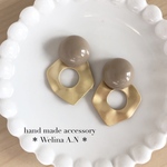 グレージュカボションとマットゴールド ピアス/イヤリング 
