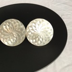 ＃3 白蝶貝 の ビンテージボタン ピアス