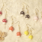 カラフルキノコのピアス（ｃ－３０６ｐ）