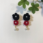 つまみ細工の小花とパールのピアス