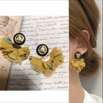 フラワーピアス レトロイエローマスタード