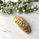 ミモザ刺繍の右髪用ヘアピン