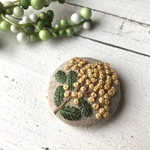 【ブローチorヘアゴムorパッチンピン】ミモザ刺繍　麻