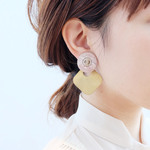 【 chimie vintage collection- 303 】フランスヴィンテージボタンとUSAゴールドの2wayイヤリング・ピアス