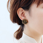 【 chimie vintage collection- 386 】ドイツヴィンテージ薔薇イヤリング・樹脂ピアス