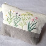ハーブの刺繍ポーチ