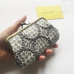 仕切りがま口♩sleepingroseにタンバリンの刺繍、グレー✨ミナペルホネンの生地を使用して