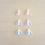 ミルキーカラーのやさしい△ピアス