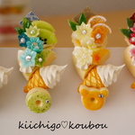 新作　♡輝苺工房♡　スイーツと小花いっぱいのシャープペン４本セット♪　キラキラチャーム付き