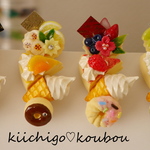 新作　♡輝苺工房♡　スイーツいっぱいの黒ボールペン４本セット♪　チャーム付き