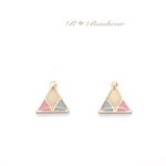 パステルカラーの三角ピアス