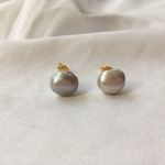 淡水パールの一粒ピアス  シルバーグレー
