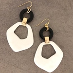 大ぶり♡ドイツ製アクリル変形ホワイト✖️BLACKリングゴールドピアス／イヤリング