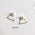 クリア×パール×トライアングル／小ぶりピアス／小ぶりイヤリング／涼しげ☆シンプル☆氷