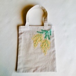 刺繍 春待ち ミモザ 手提げ バック ＜生成り＞