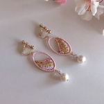 オーガンジー刺繍　桜色の刺繍イヤリング/ピアス
